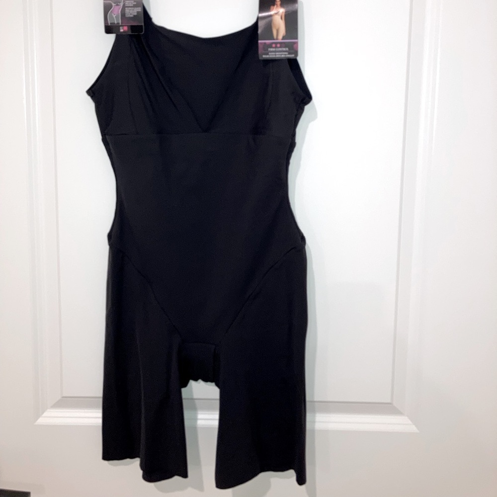 Maidenform Women’s Wear Your Own Bra Singlet Shapewear. FL2556